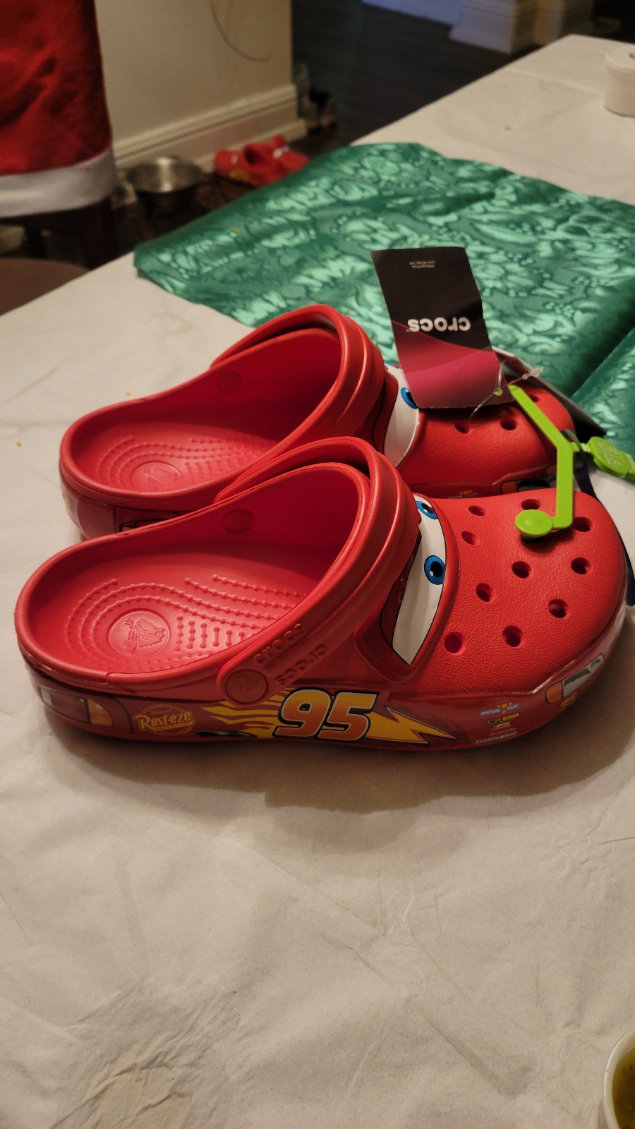 Lightening mcqueen crocs m4/w6