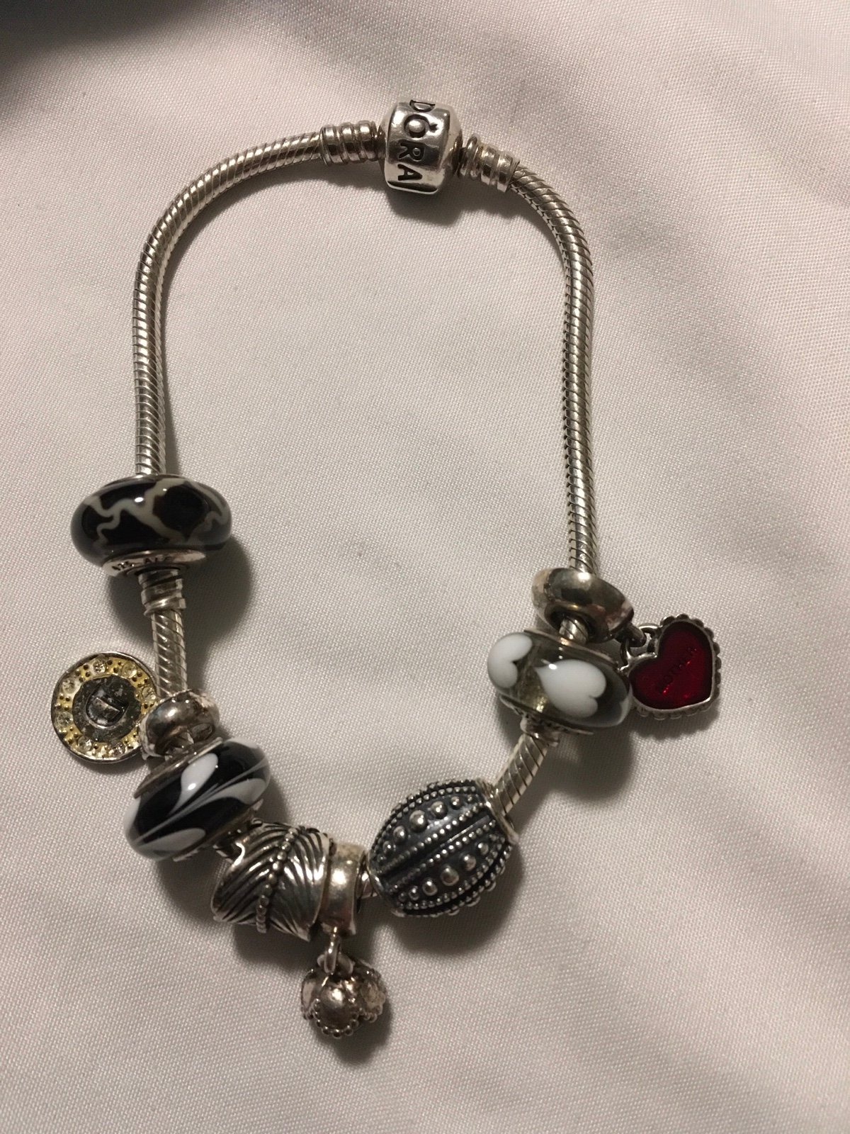 Pandora Bracelet with 8 charms all 925 sterling silver a beauty