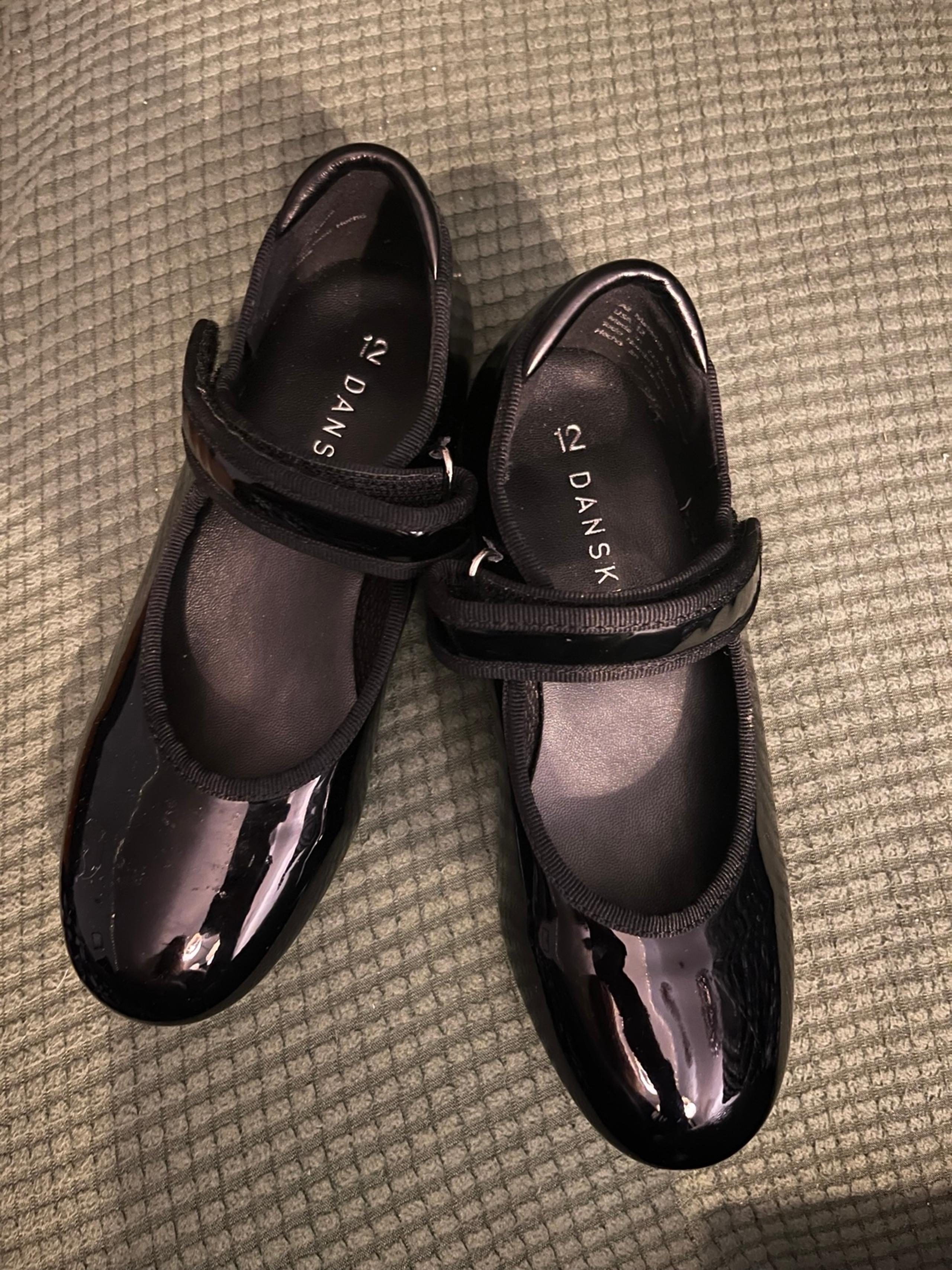 Danskin Mary Jane tap shoes girls size 12 NEW