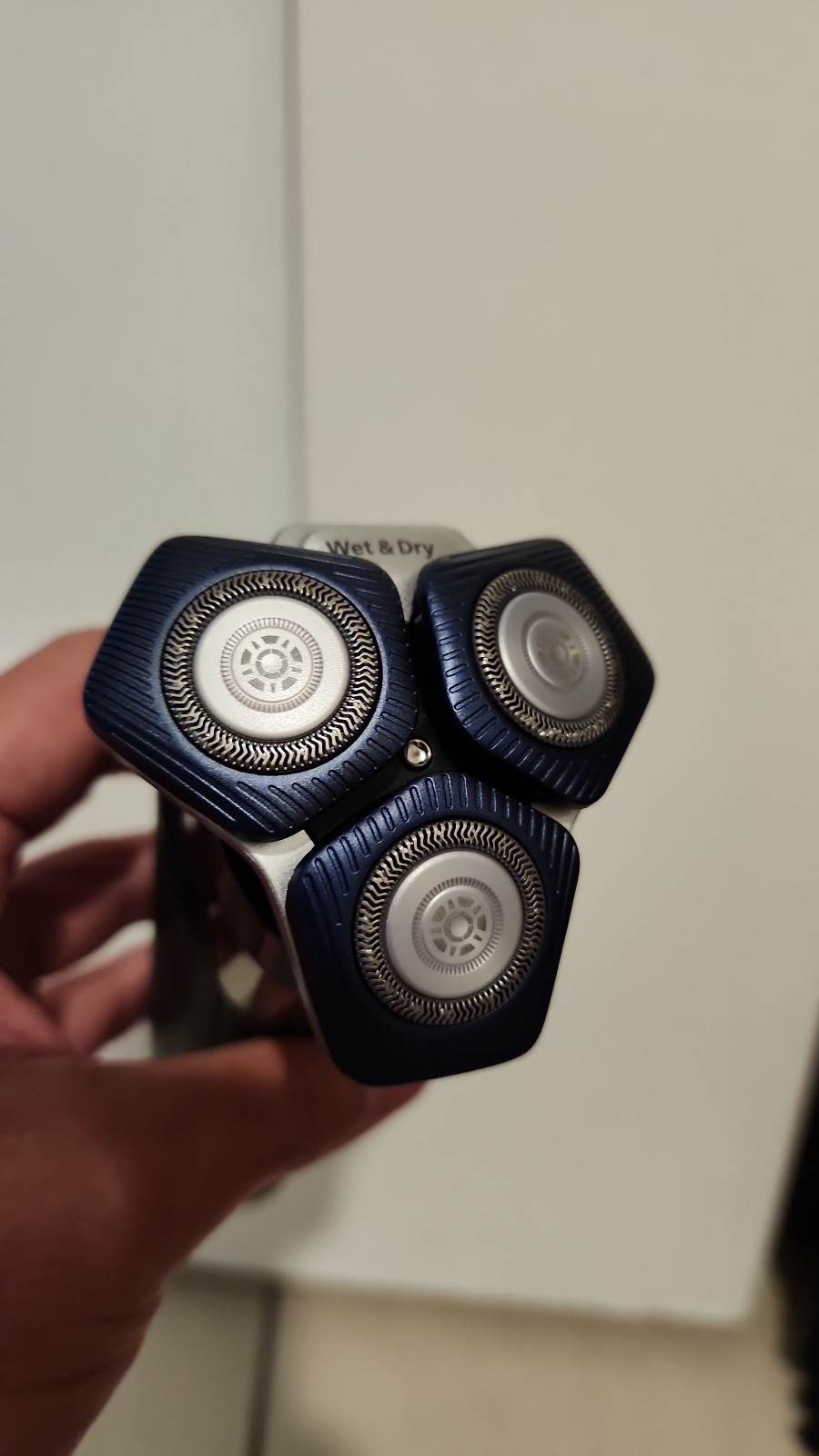 Wet and dry Philips Norelco 7000 series electric shaver