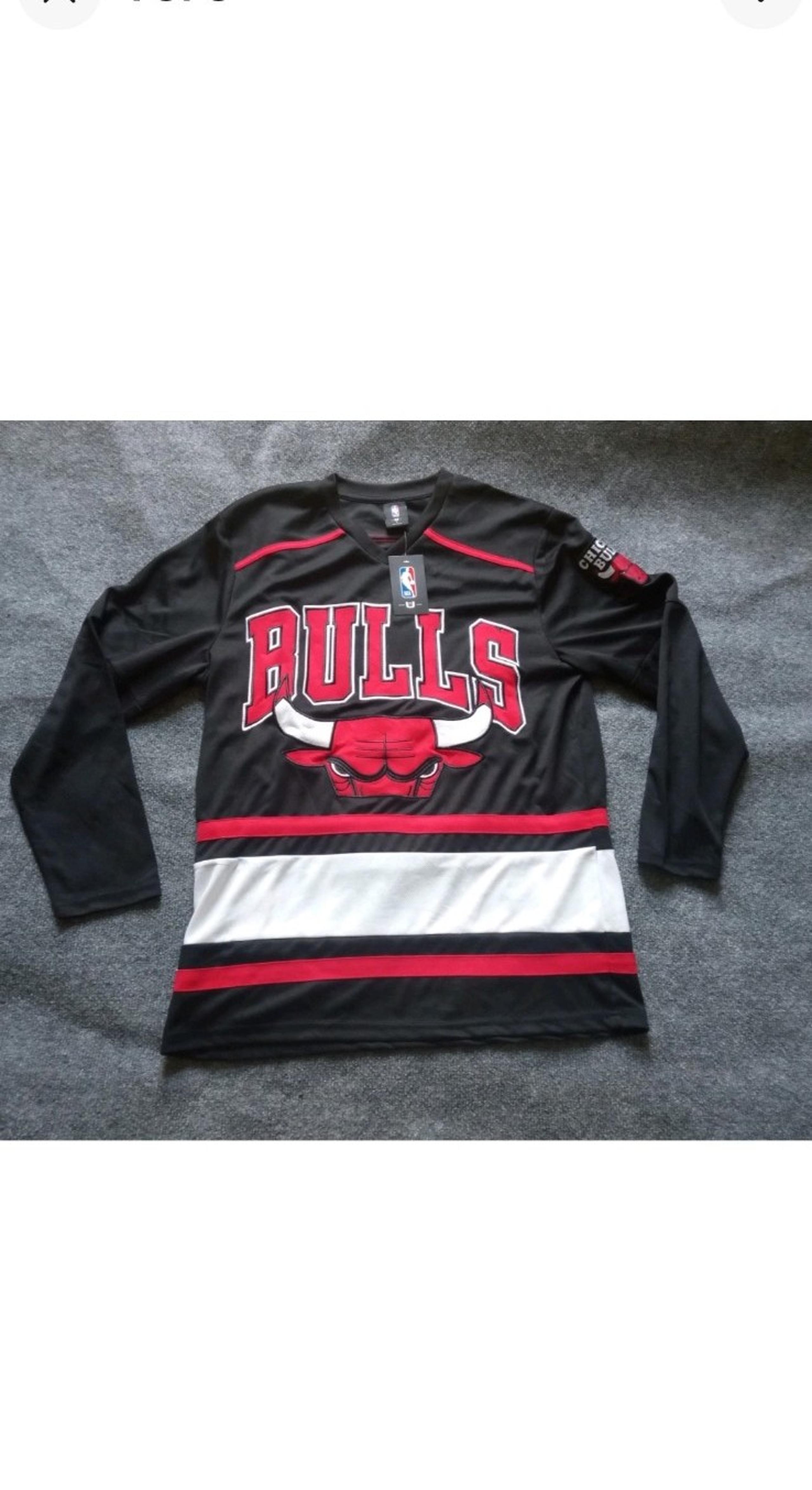 NWT Men's Long Sleeve NBA Embroidered Chicago Bulls Hockey Jersey size medium