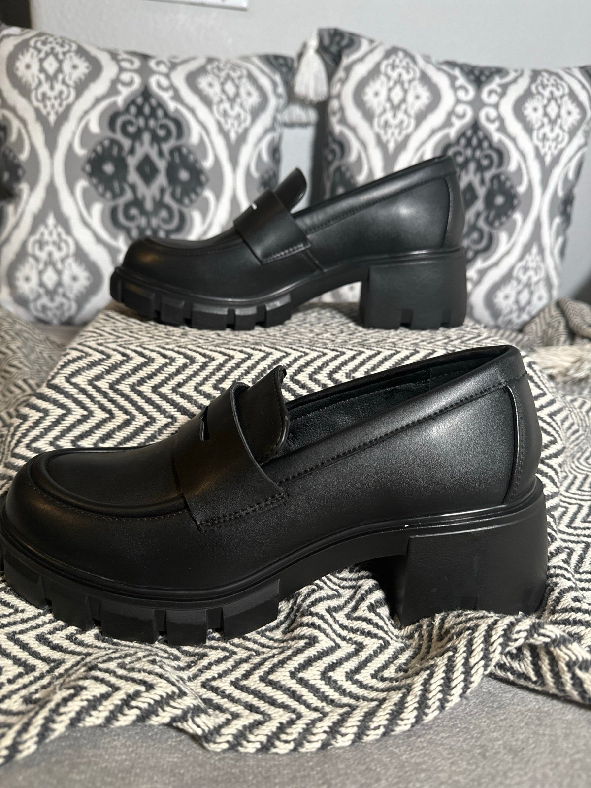 Steve Madden womens lotto Loafers NWOB sz: 8.5