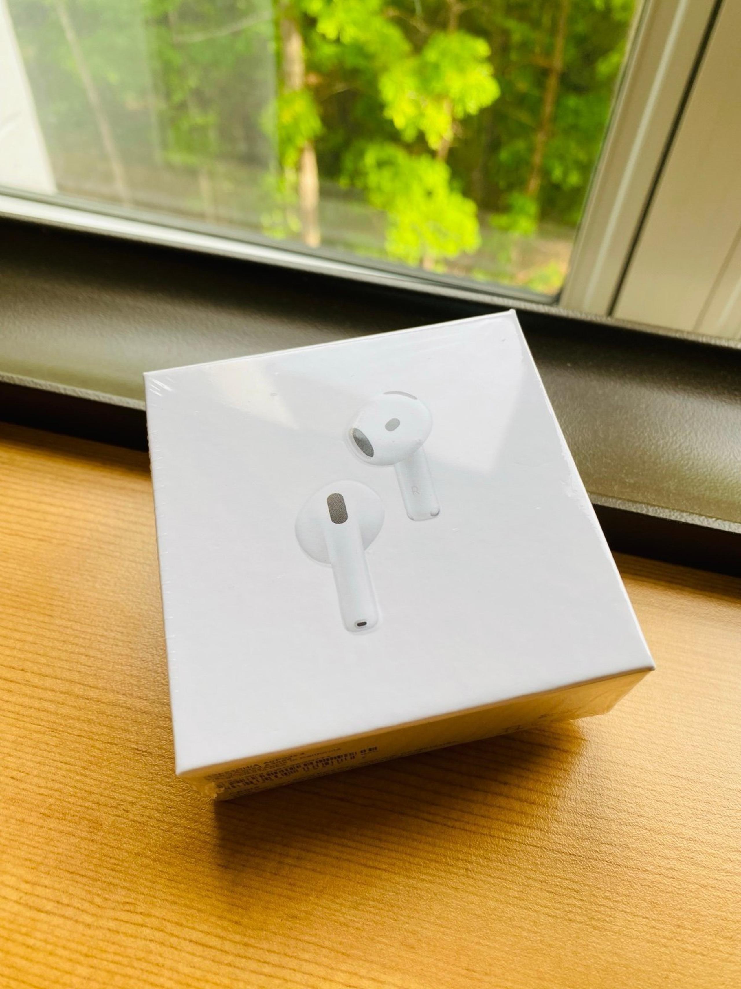Apple AirPods (4th Generation) Wireless Earbuds with ANC (SEALED)