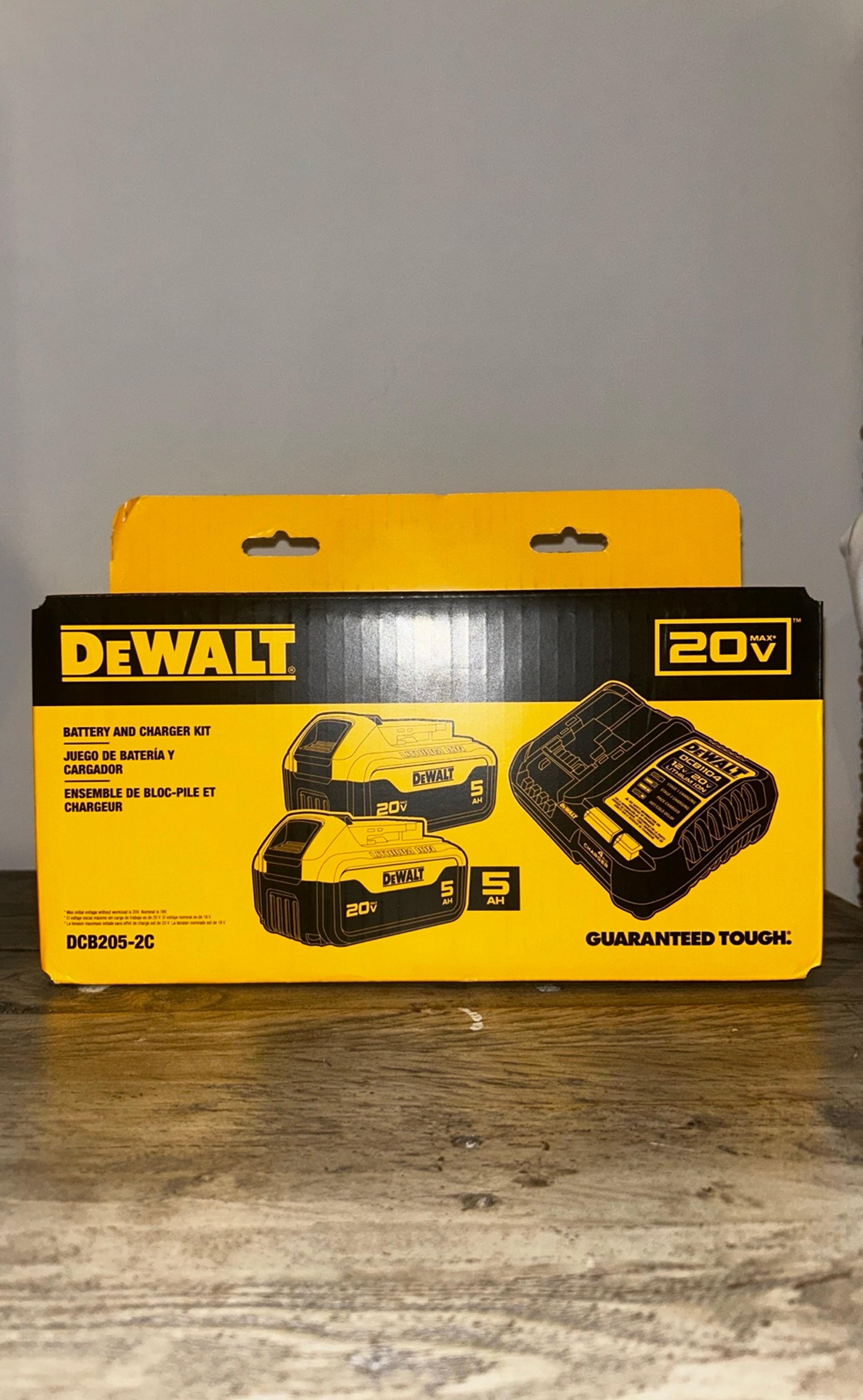 DEWALT 20 -Volt 2 -Pack Lithium-ion 5 Ah 5 Ah Battery and Charger DCB205-2C $300