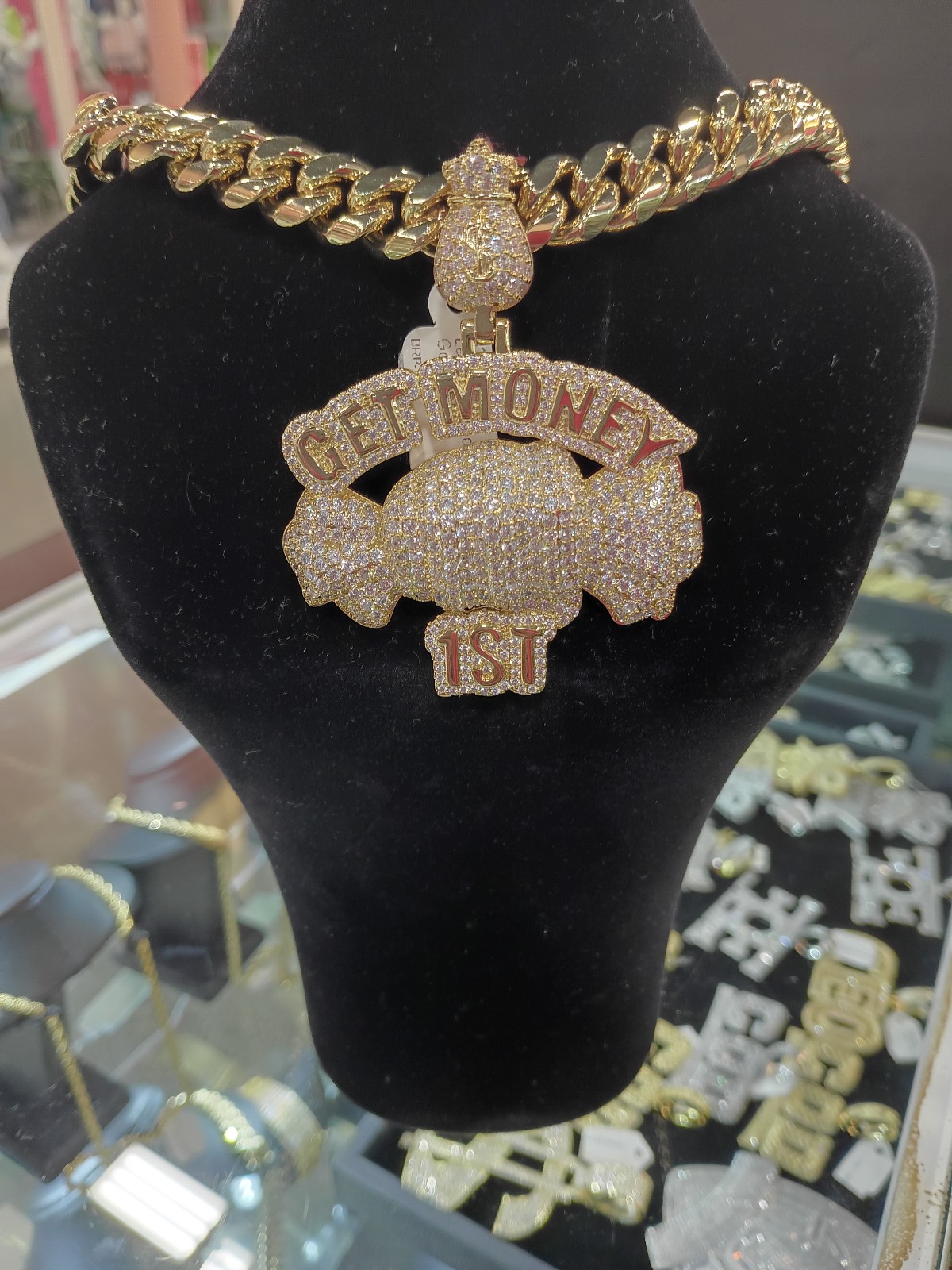 Gold pendant