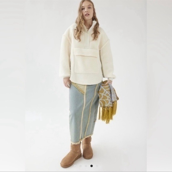BDG Kas Sherpa Pieced Sweatshirt Size Large