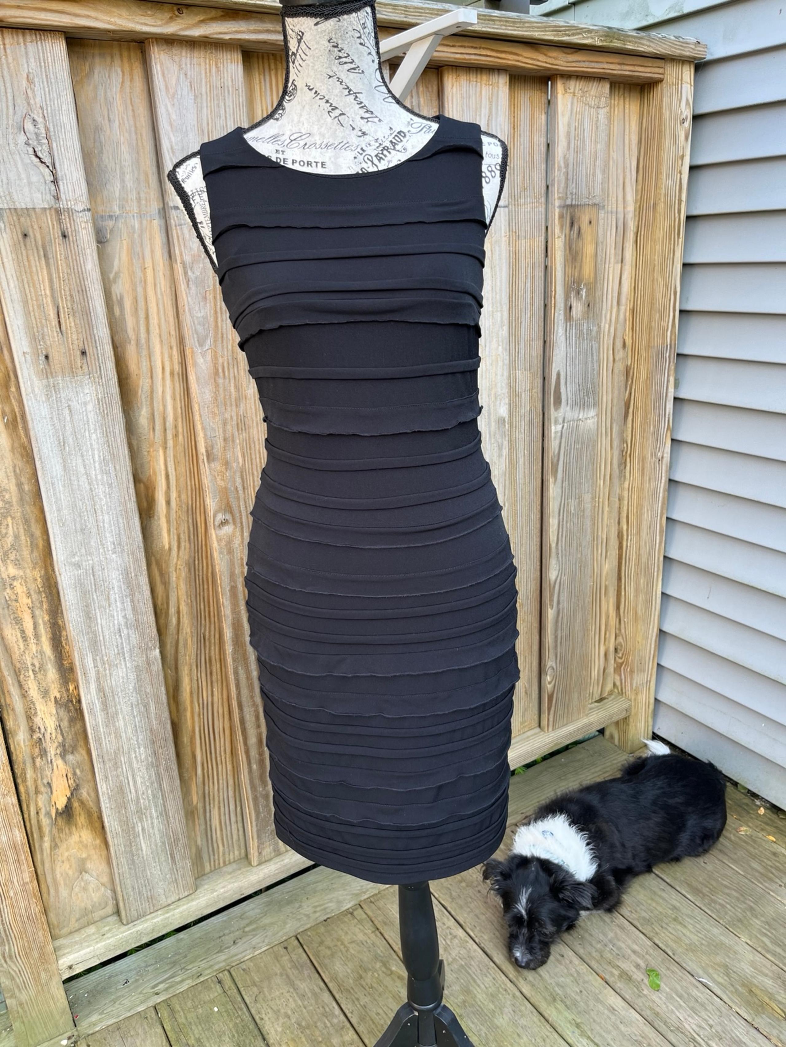 Calvin Klein Black Sheathed Sleeveless Cocktail Dress Size 2