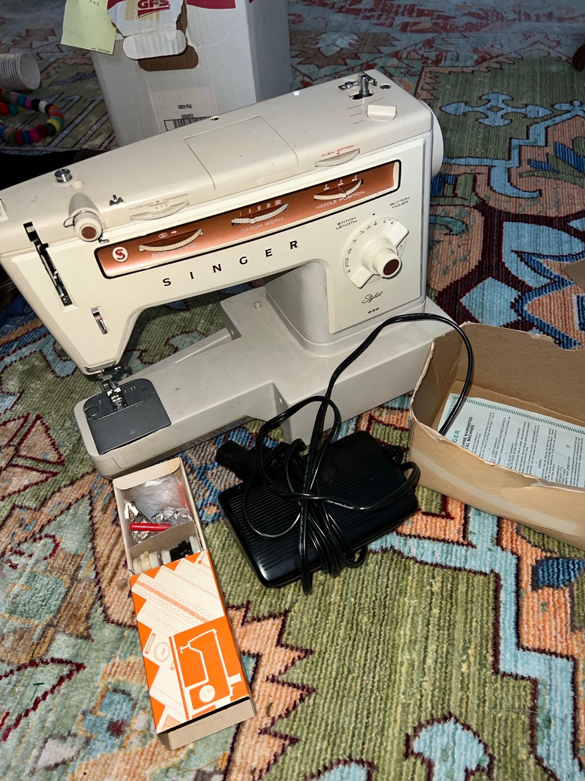 Vintage singer stylist 538 machine with foot pedal and accessories