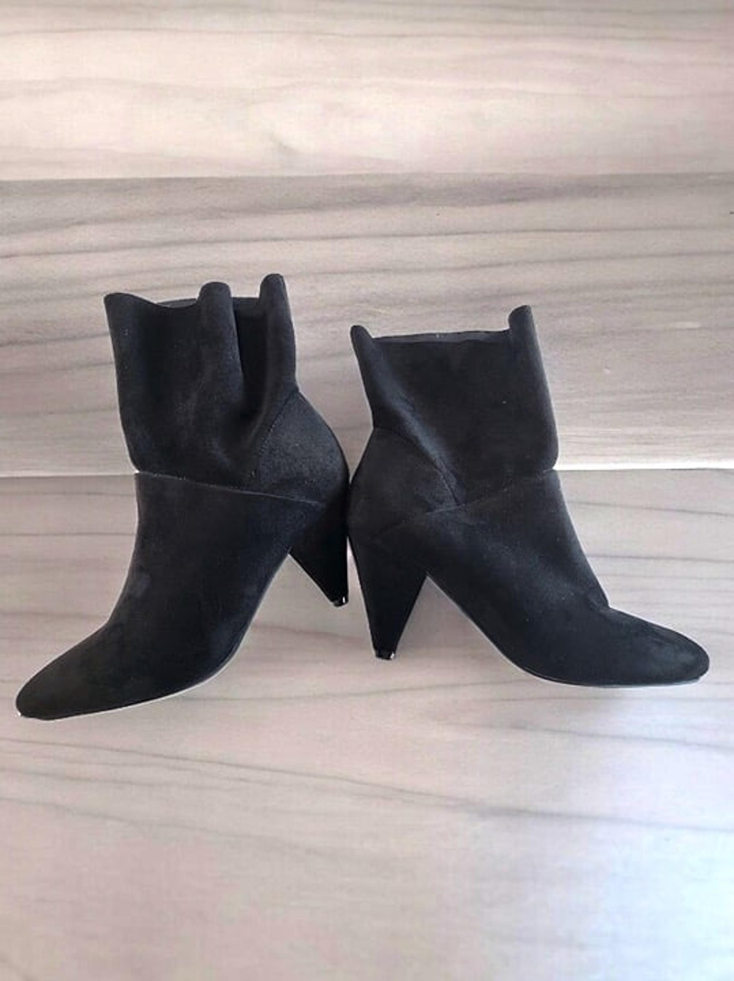 Shoe Dazzle Sandrine Black Suede Ankle Boots, Size 8.5 US.