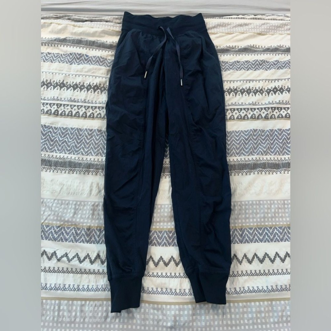 Lululemon dance studio jogger 29” size 0. Navy.