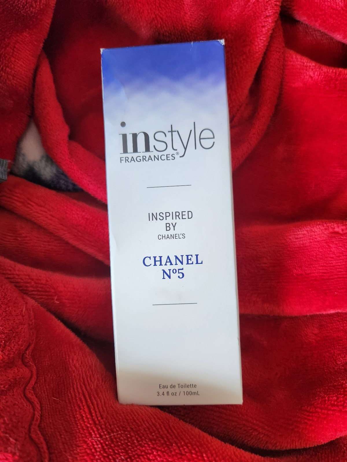 Women's clothes and 1 perfume
