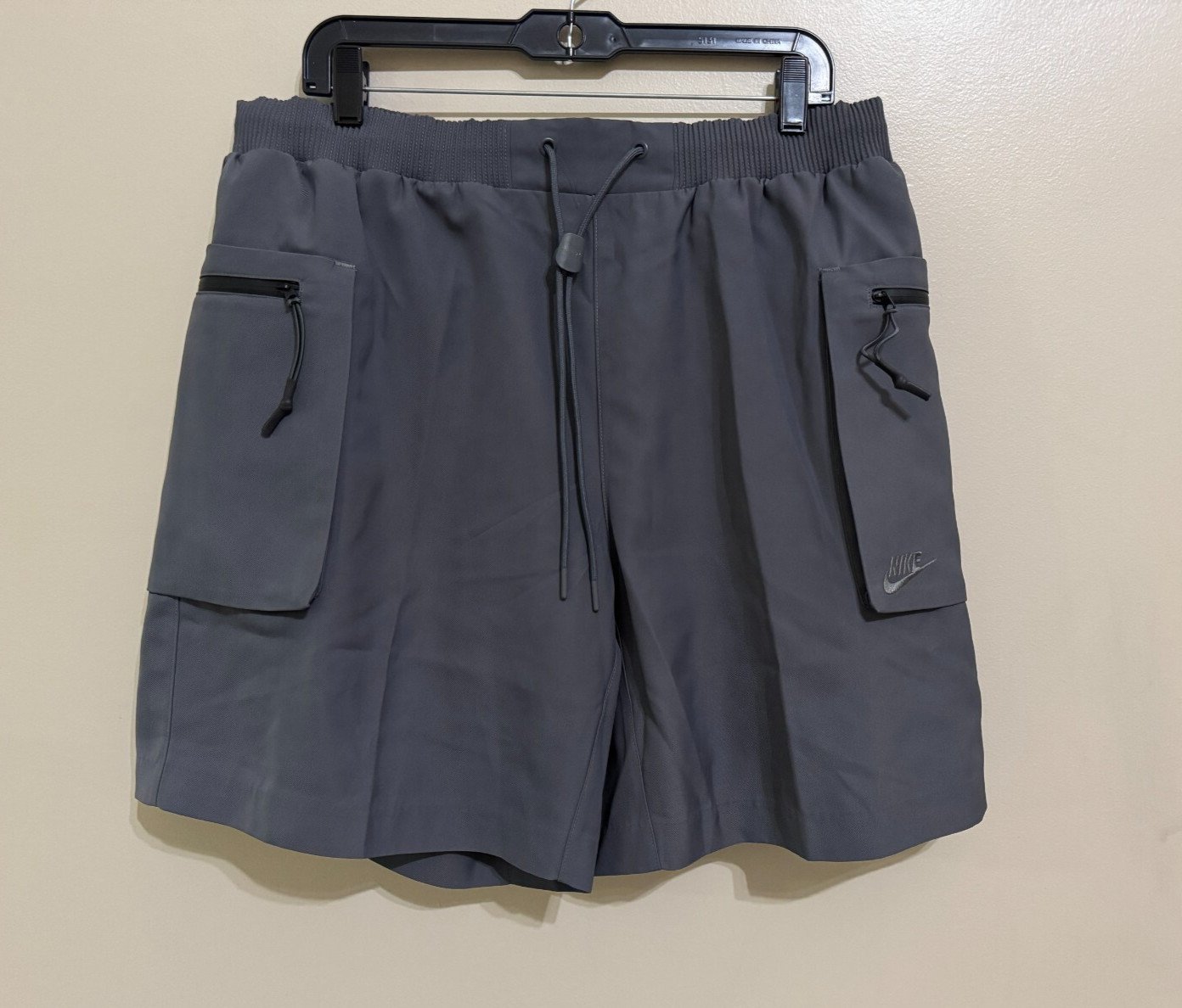 Nike Sportswear Tech Pack Woven Utility Shorts FB7528-068 Gray Mens L 125 NEW