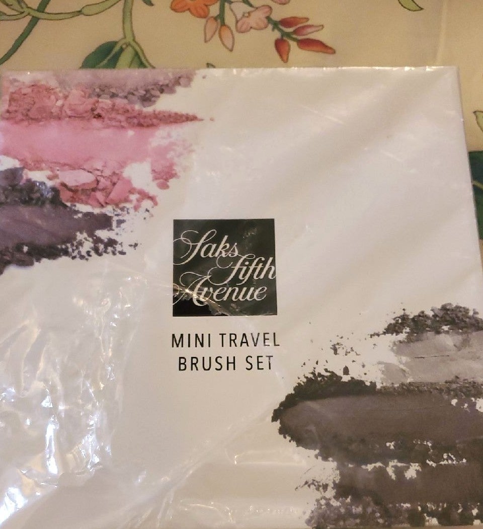 Mini travel brush set