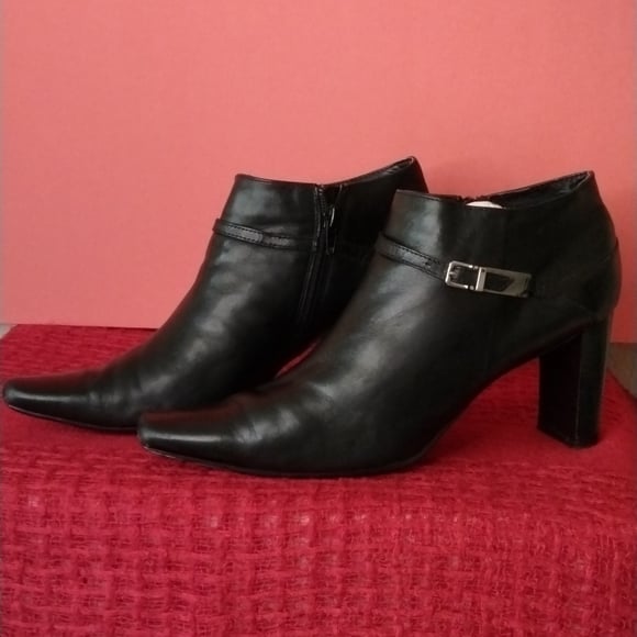 Jennifer Moore short leather boots