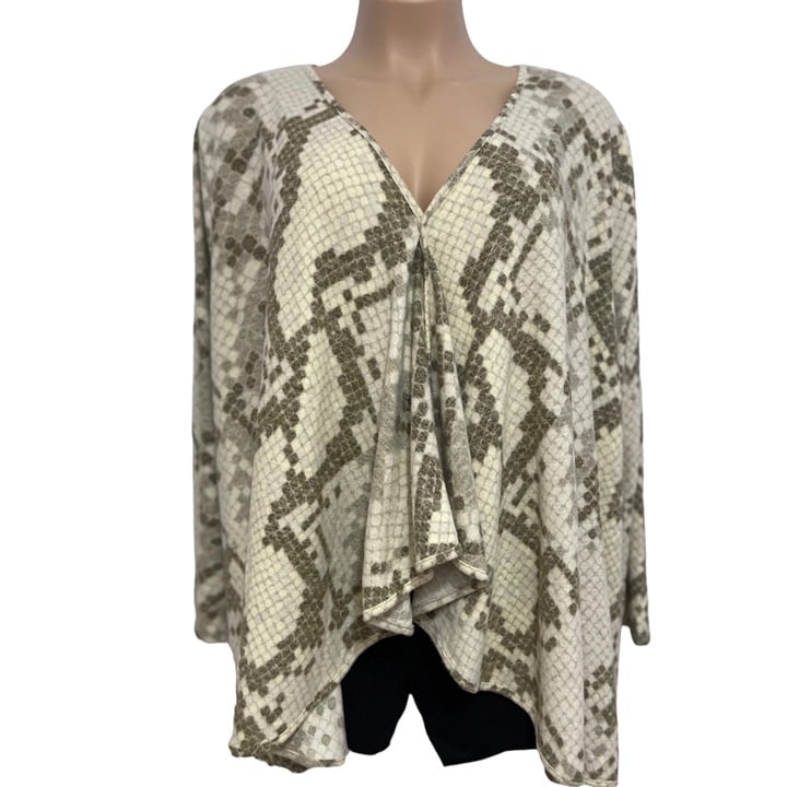 NANETTE LuLaRoe Cardigan Cover Up 3XL NWT Neutral Grey White Snakeskin Stretchy