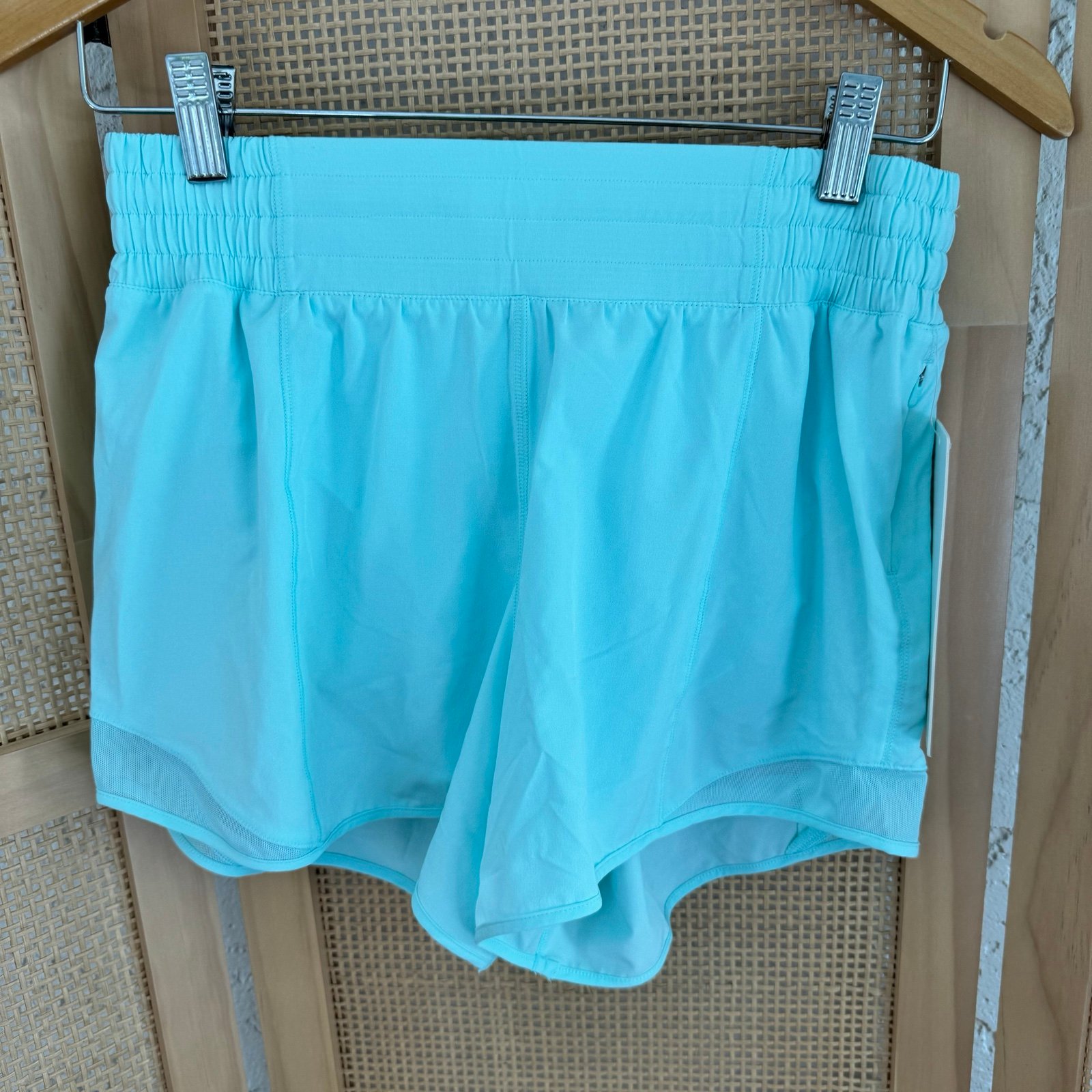 NWT LULULEMON HOTTY HOT SHORT IDEAL MINT BLUE SIZE 6 INSEAM IS 4” LINER