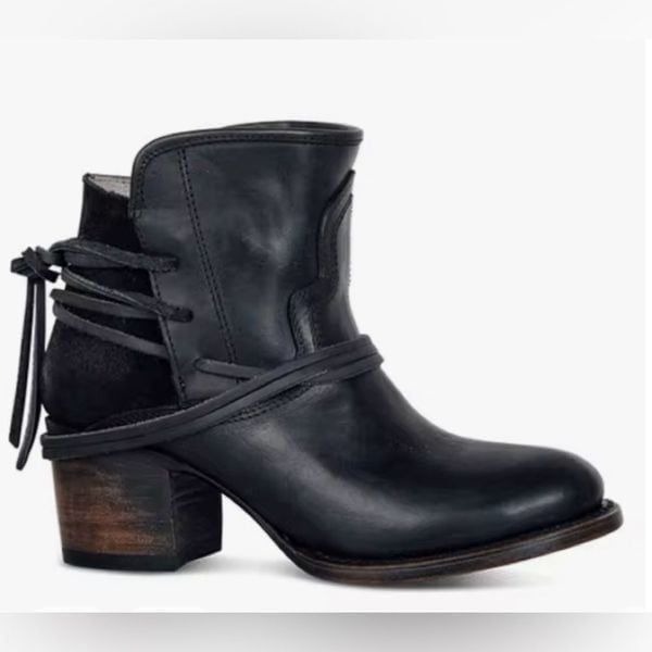 Freebird Casey black leather Ankle Boots. 11. NWT