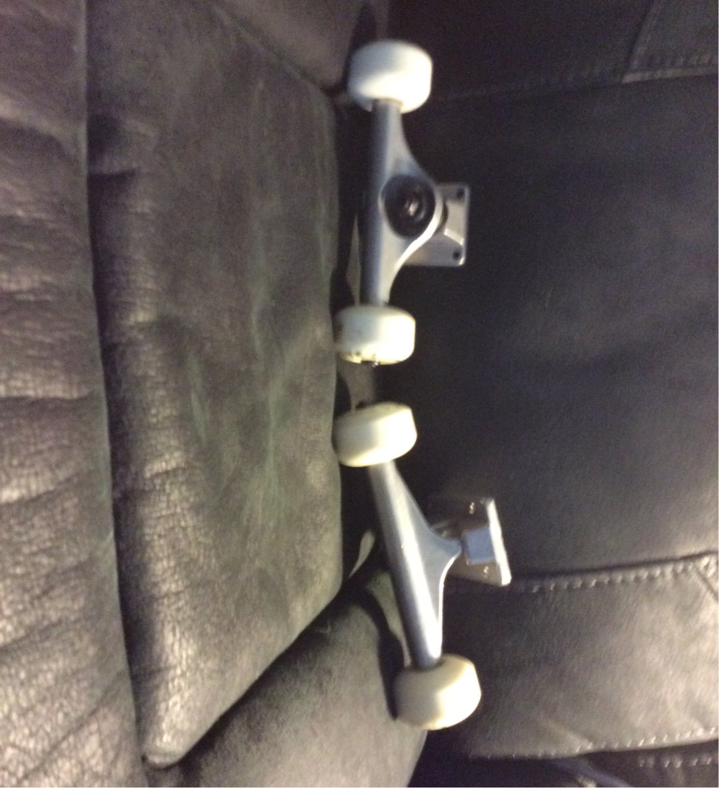 skateboard trucks