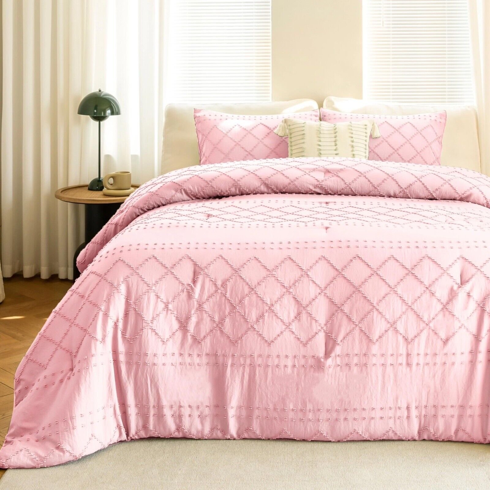 3pc Queen Comforter Set Bedding Set: 1 Comforter And 2 Pillowcases
