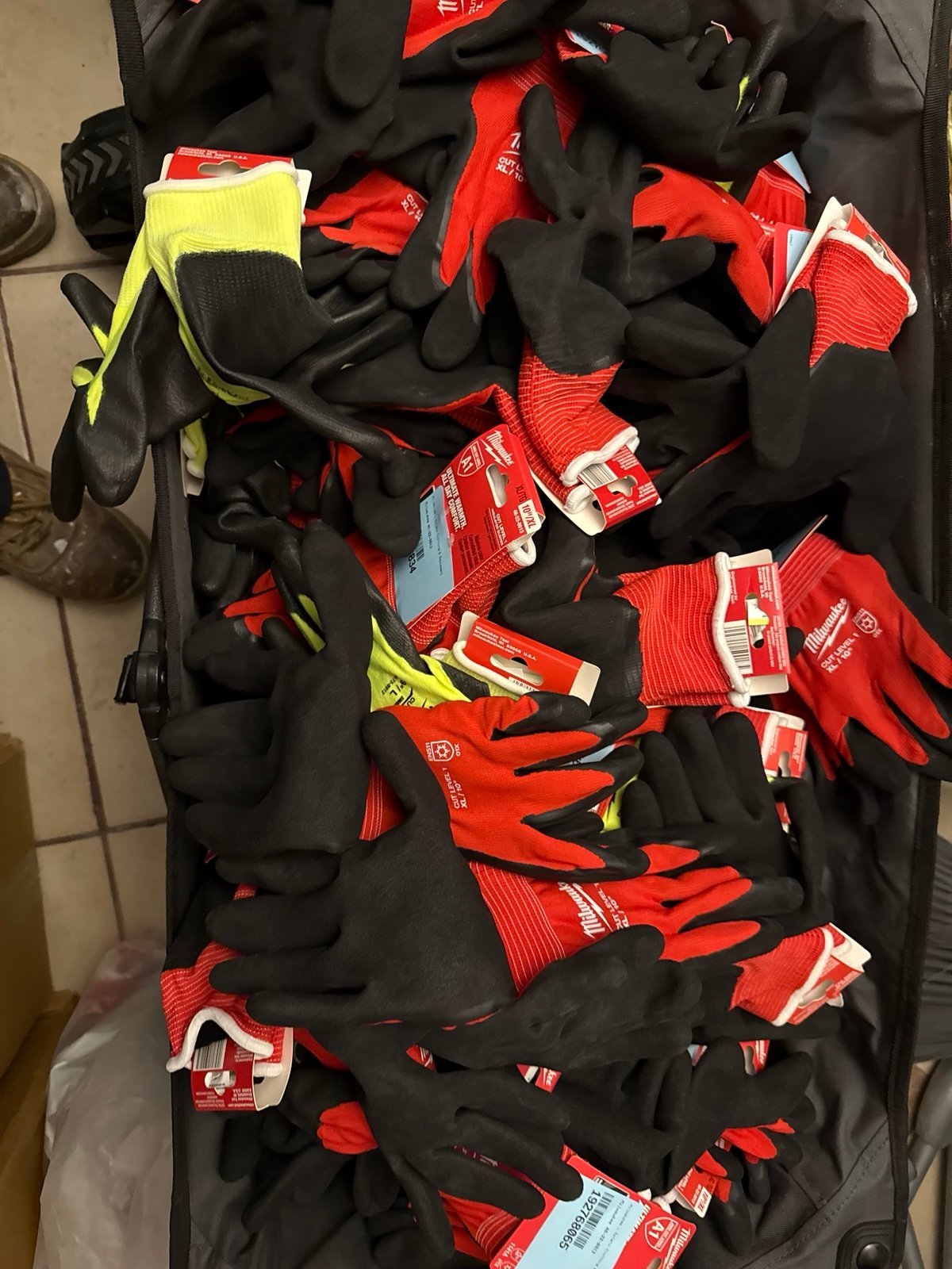 24 pack Milwaukee winter gloves level cut 1 XL read description