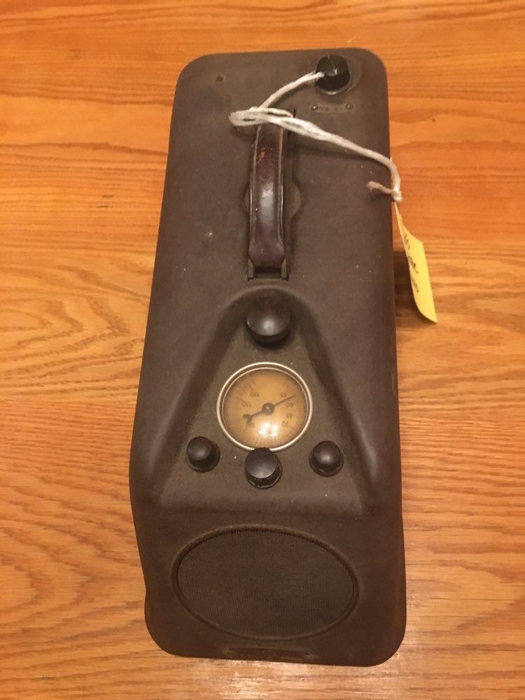 1934 GE B-52 Meteor Portable Radio