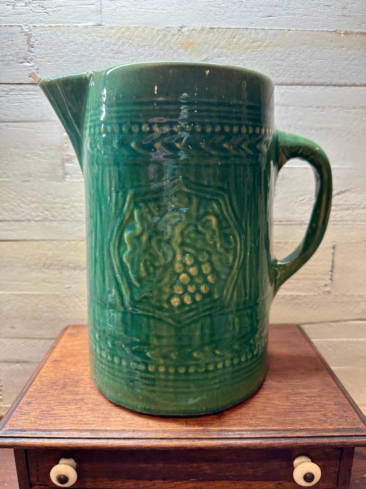 VINTAGE, McCOY STONEWARE POTTERY PITCHER. GREEN WITH GRAPE DESIGN.