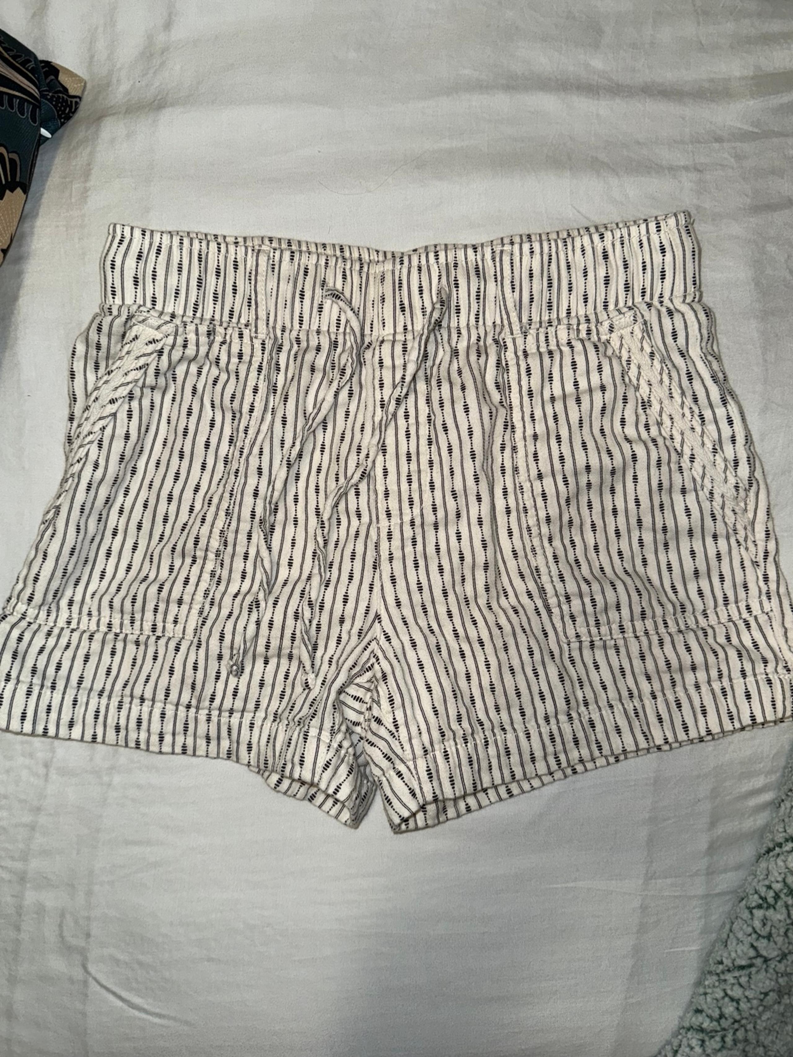 Women’s pull on printed shorts