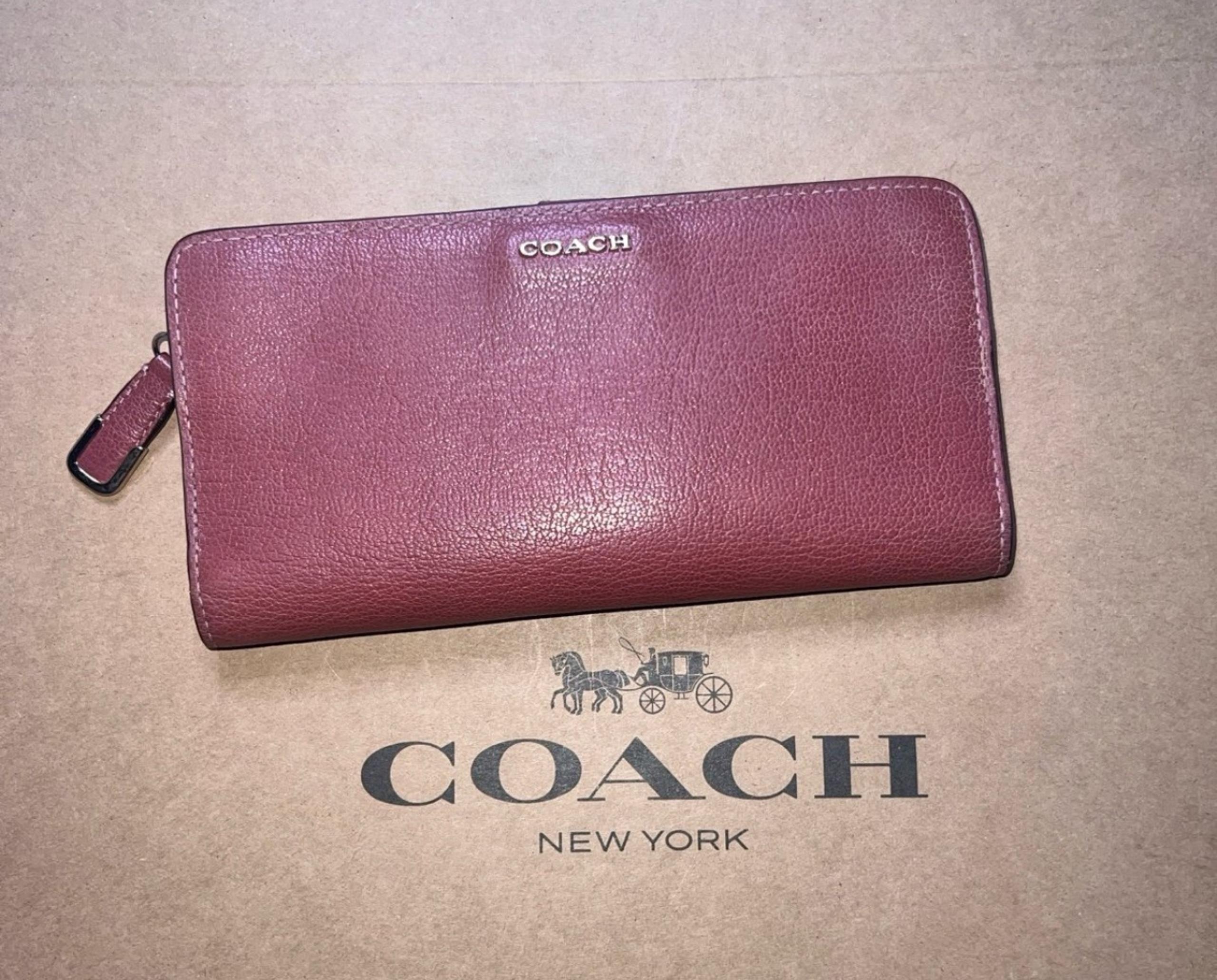 VINTAGE COACH Slim Wallet Preowned Leather Pink w Gold Hardware