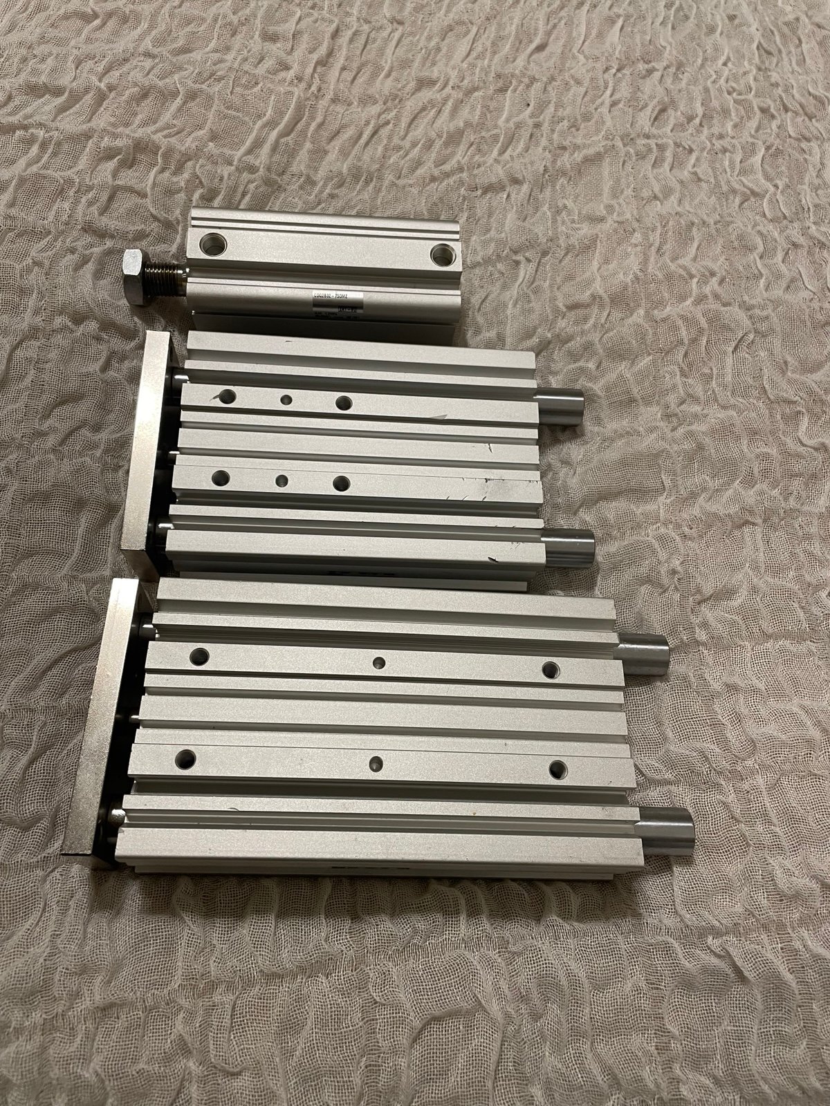 Pneumatic Cylinders SMC. MGPM25TN-100Z , CDQ2B32-75DMZ , and MGPM25-125Z New.