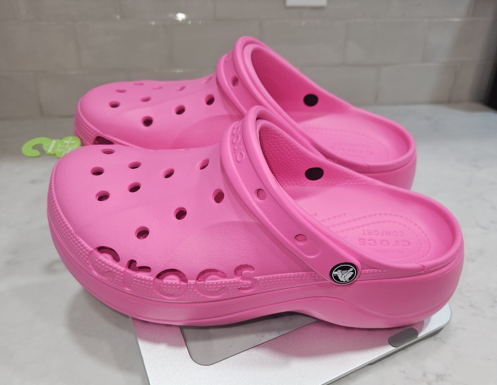 PRICE FIRM Baya Platform Crocs