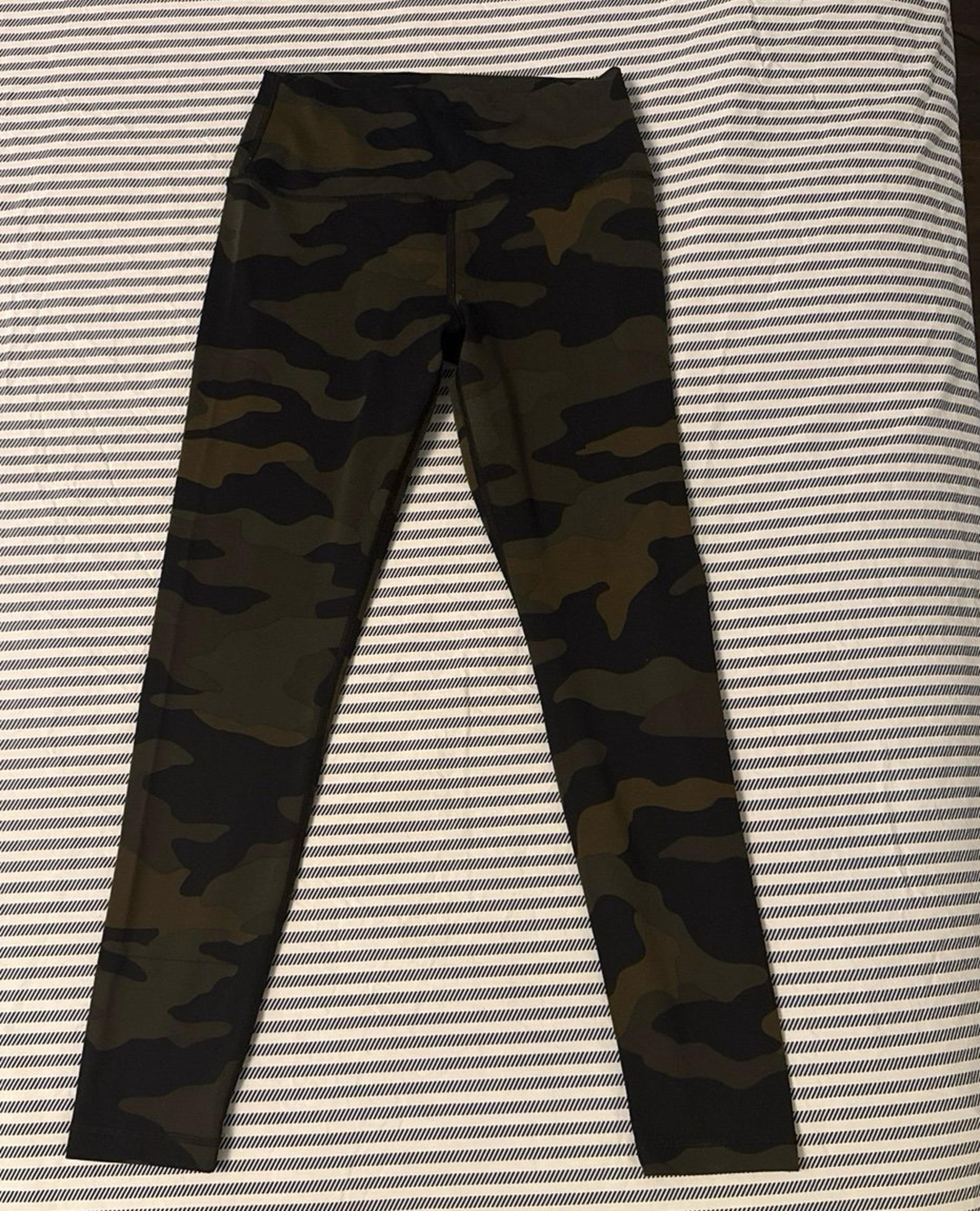 PRICE DROP! Victoria’s Secret PINK camp Ultimate leggings Medium