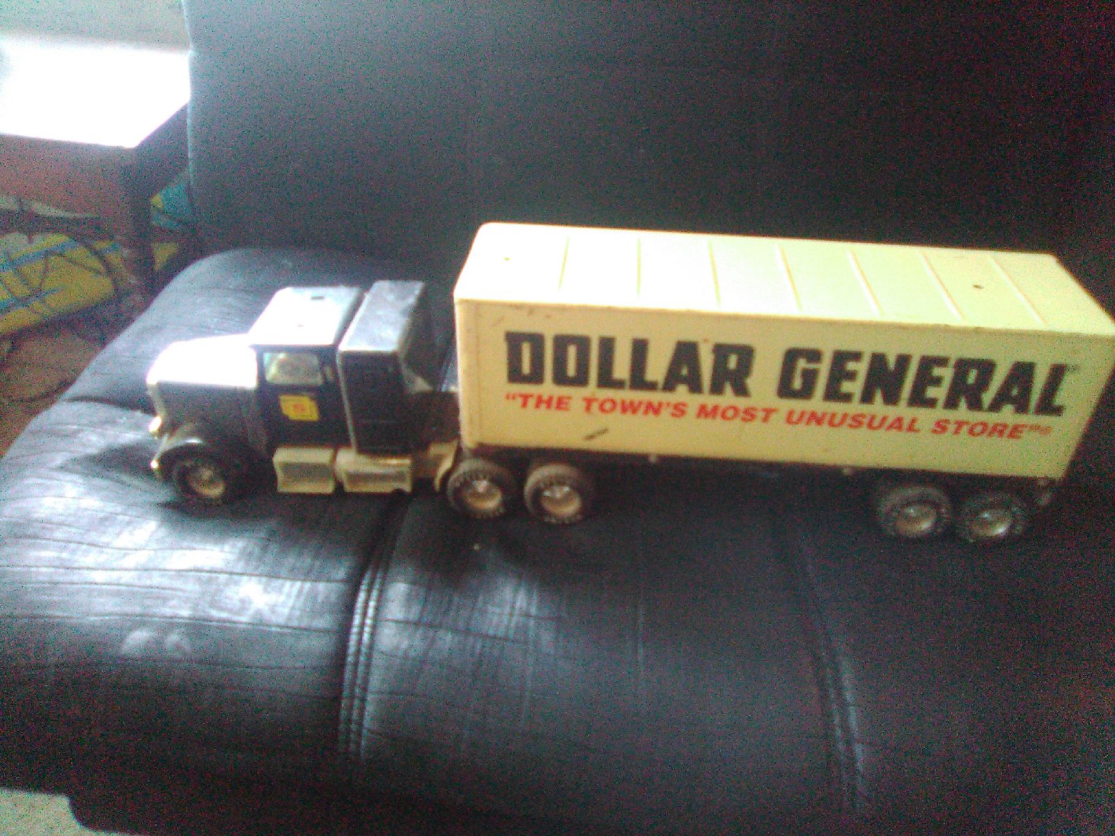 Pressed steel 18 wheeler toy