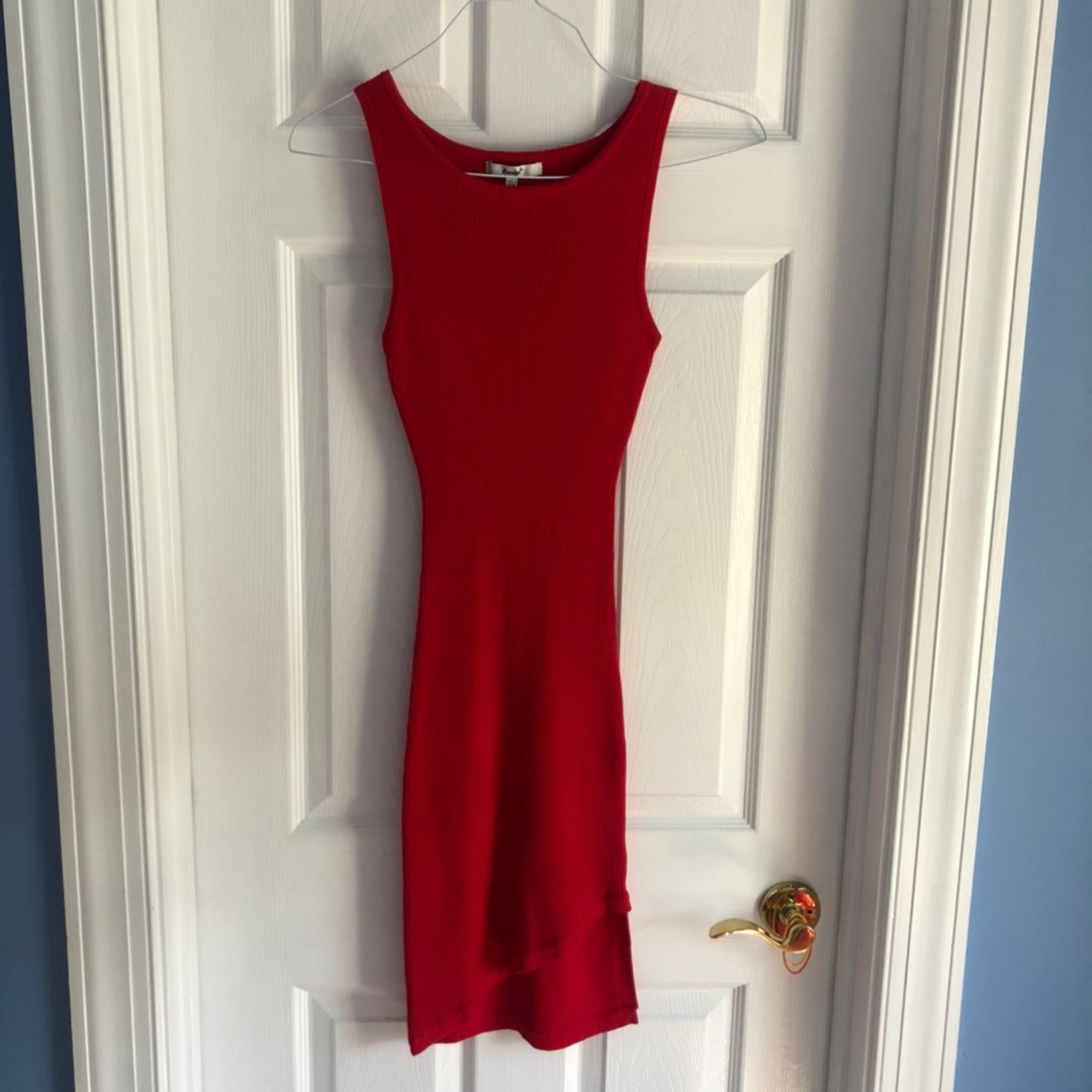 Red ribbed dress