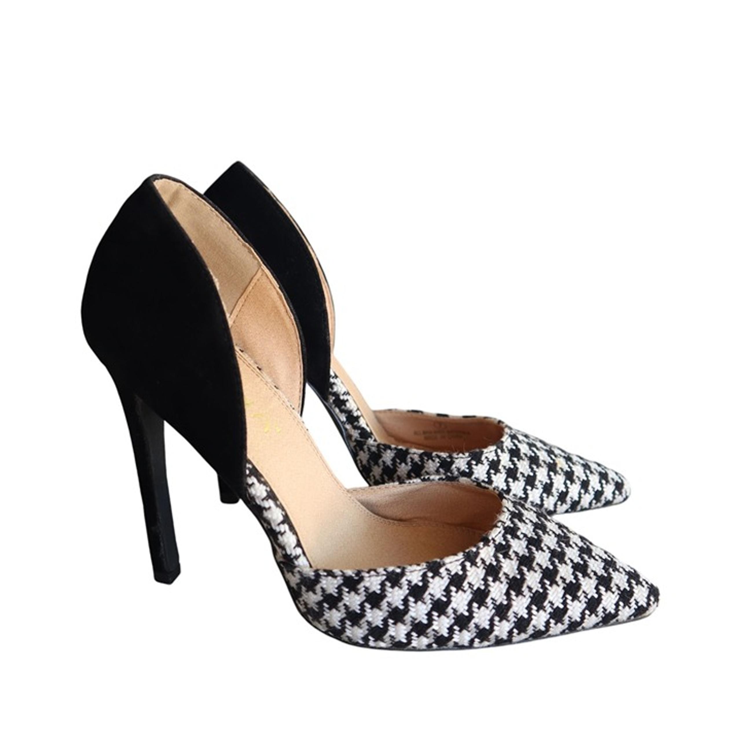 Liliana Women's Size 7 Black and White Pointed Toe Stiletto Heels