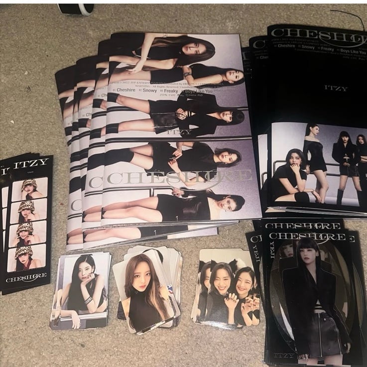 Itzy Cheshire album bundle