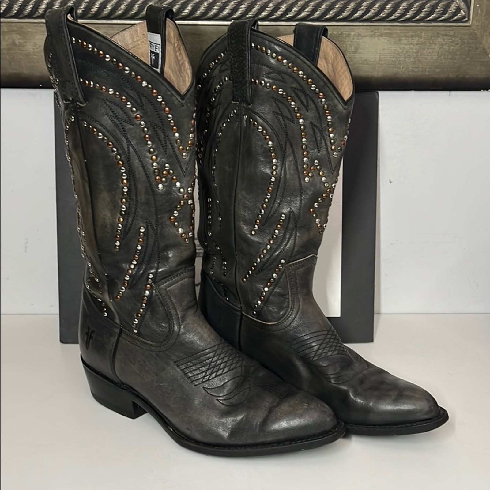 Frye Billy stud pull on cowboy boots Women’s Size 8.5