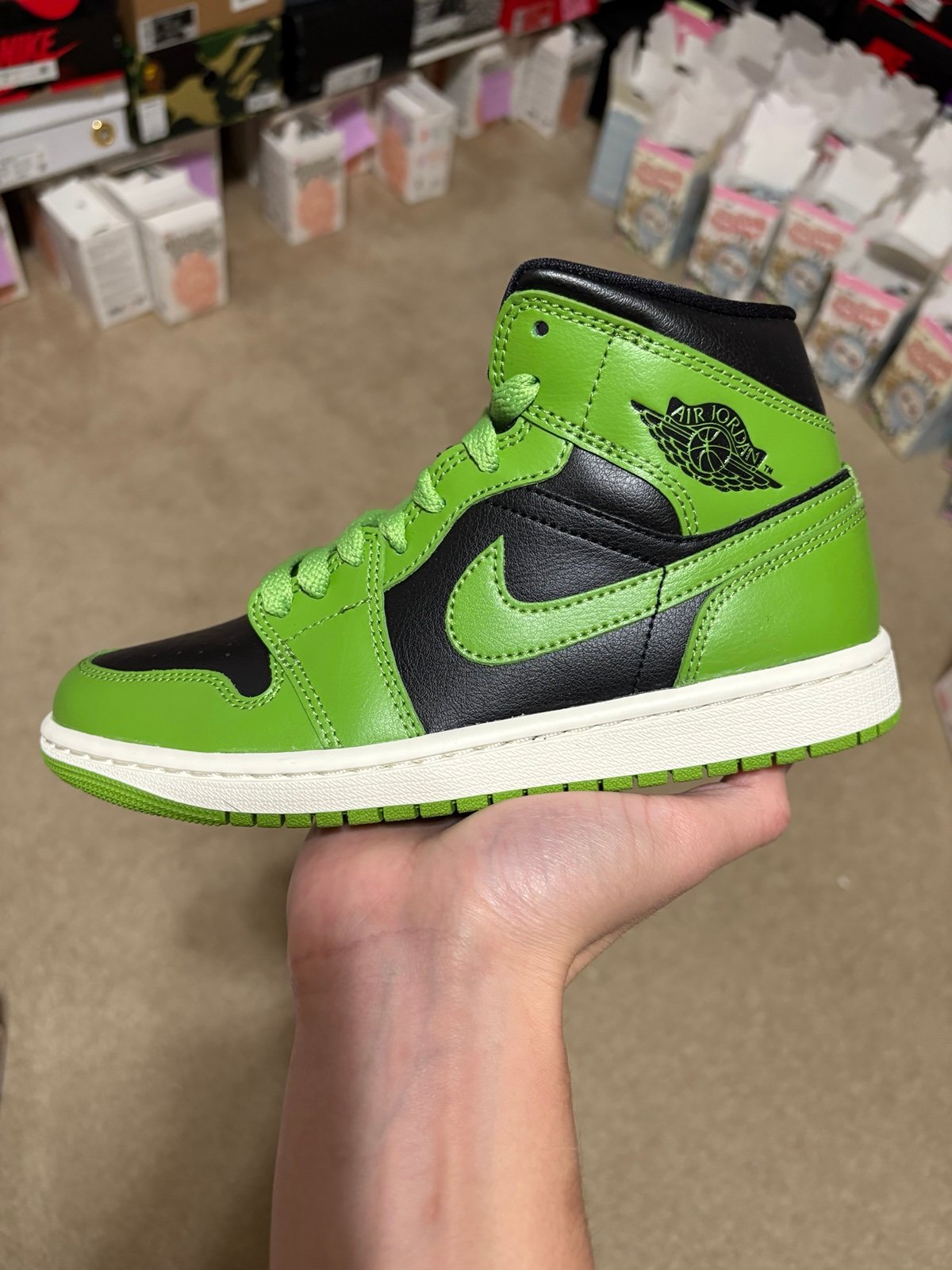 Side 6.5 Womens / 5 Mens - Air Jordan 1 Mid Altitude Green (SHIPS ASAP!)