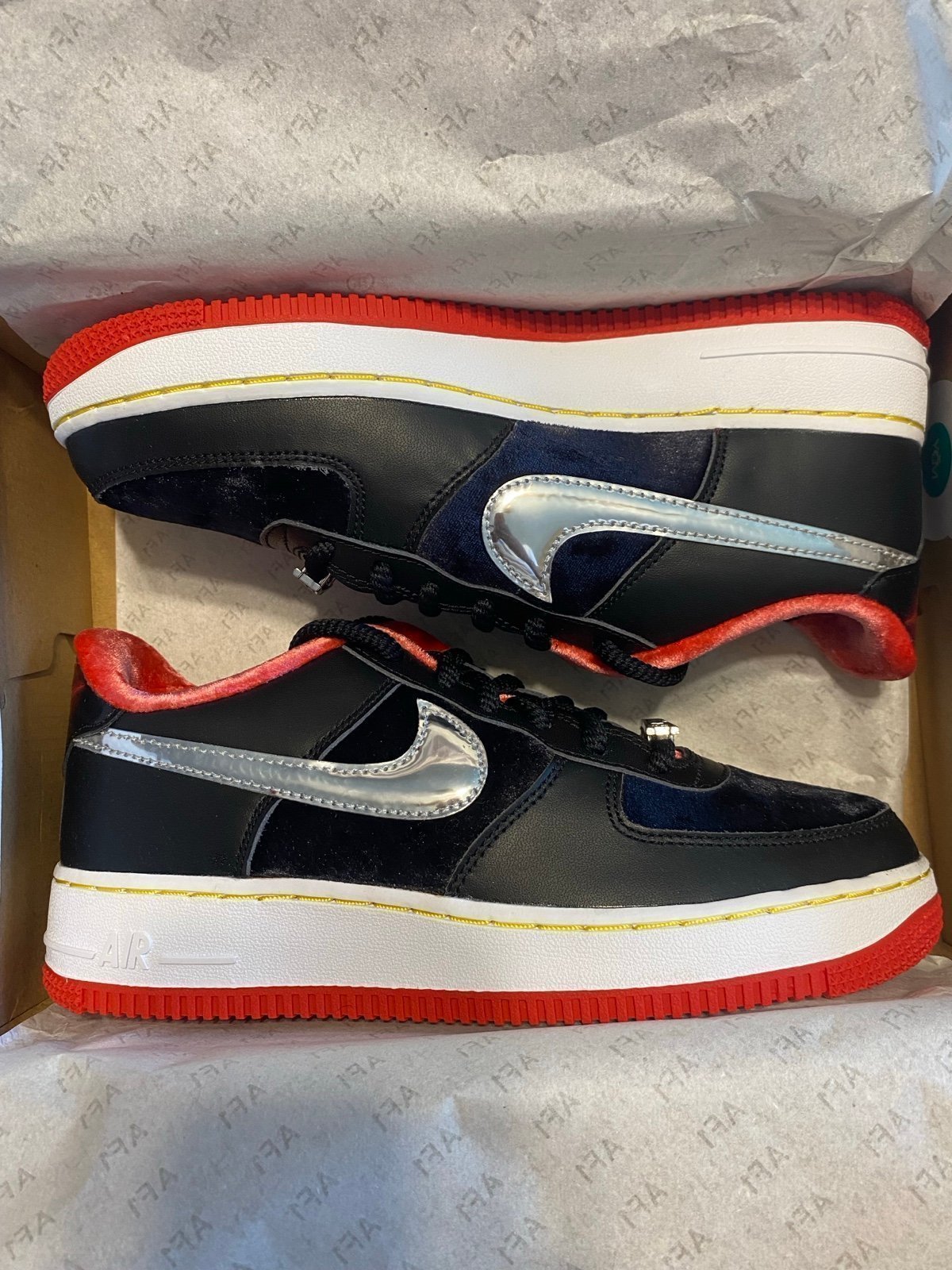 Nike air forces BRAND NEW!! Size 6y Air Force 1