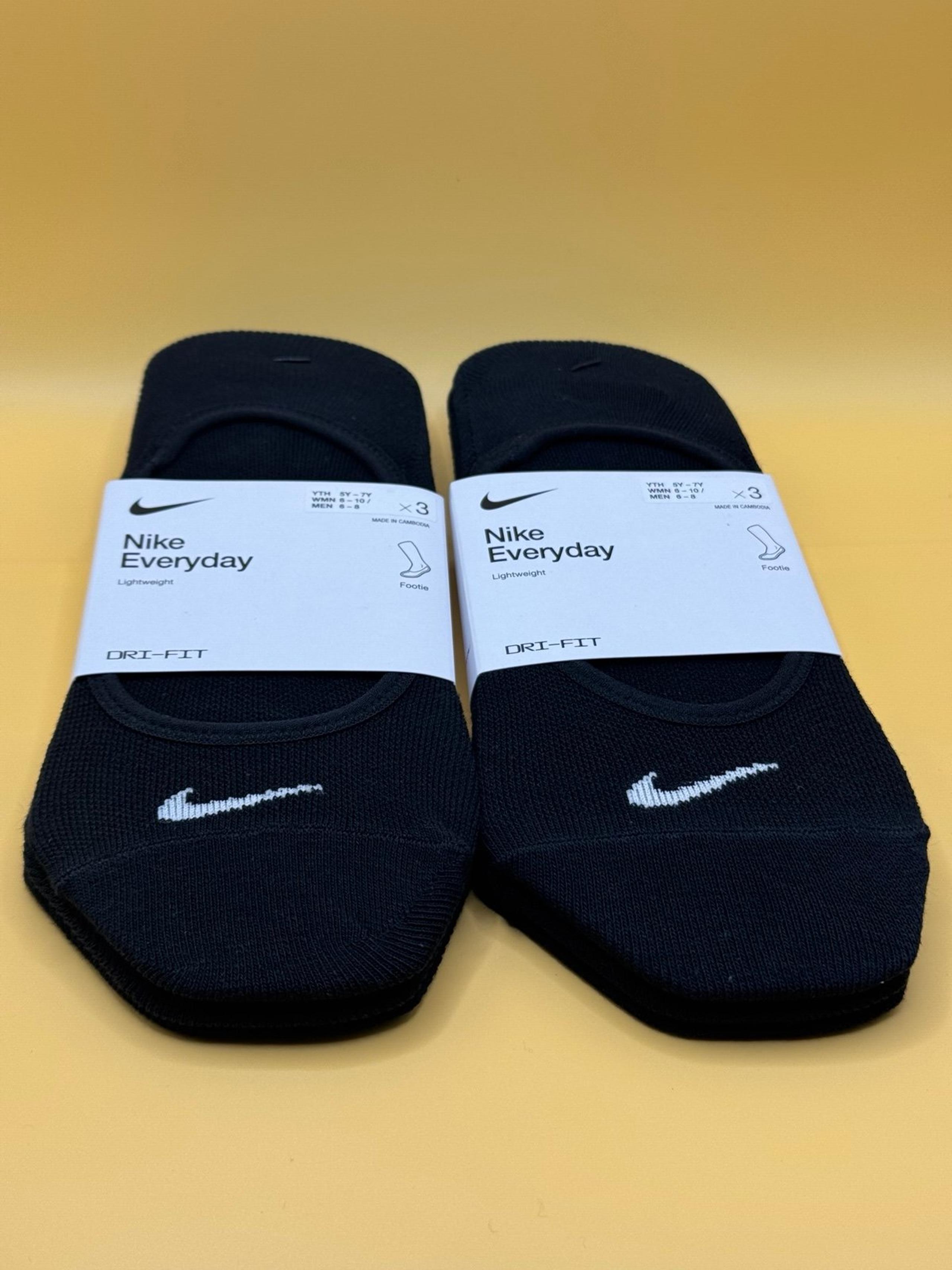 NIKE Women’s Footie Socks 6 pairs- Black - Fits Women Shoe Size 6-10