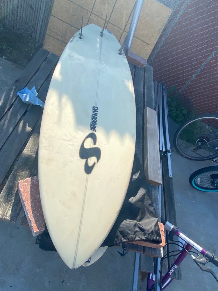 surfboard 5'6 shortboard