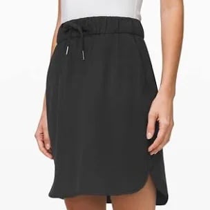 Lululemon on the Fly skirt size 6/ black/The price is firm, thanks