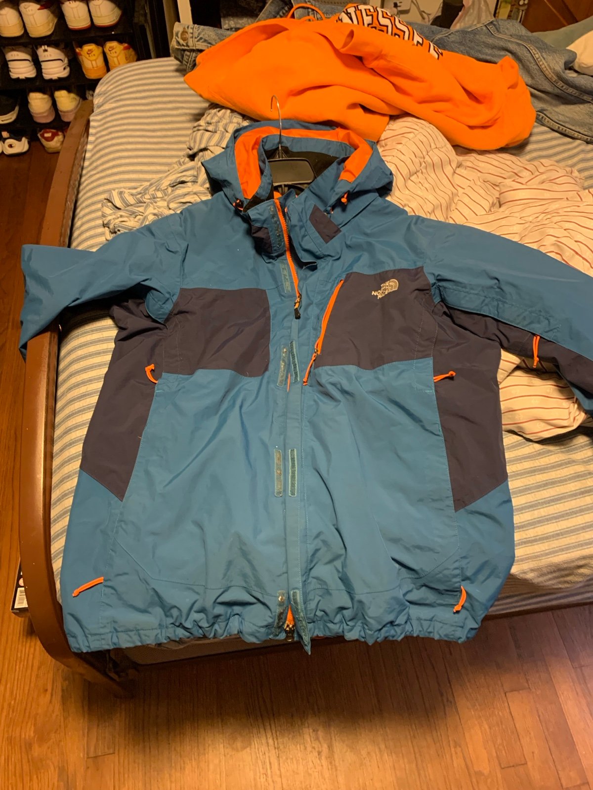 The North Face zip up windbreaker jacket with multi zip functions. Size XL