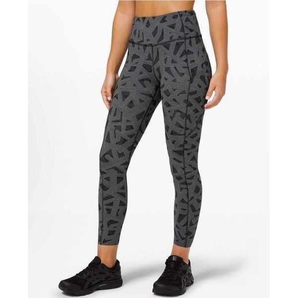Lululemon NWOT Fast Free Leggings in Textured Labyrinth Black Light Cast Size 4
