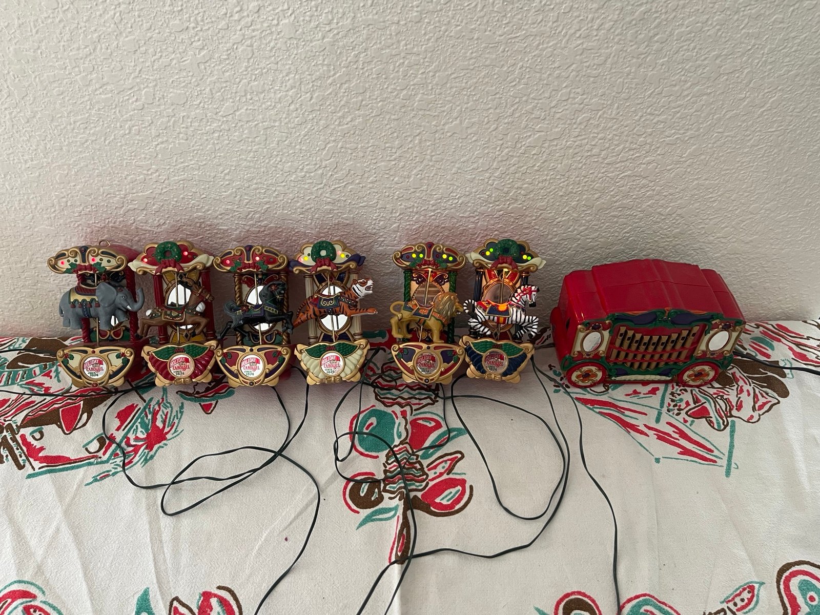 Vintage 1992 Mr. Christmas Holiday Carousel 6 Animals 21 Carols Box