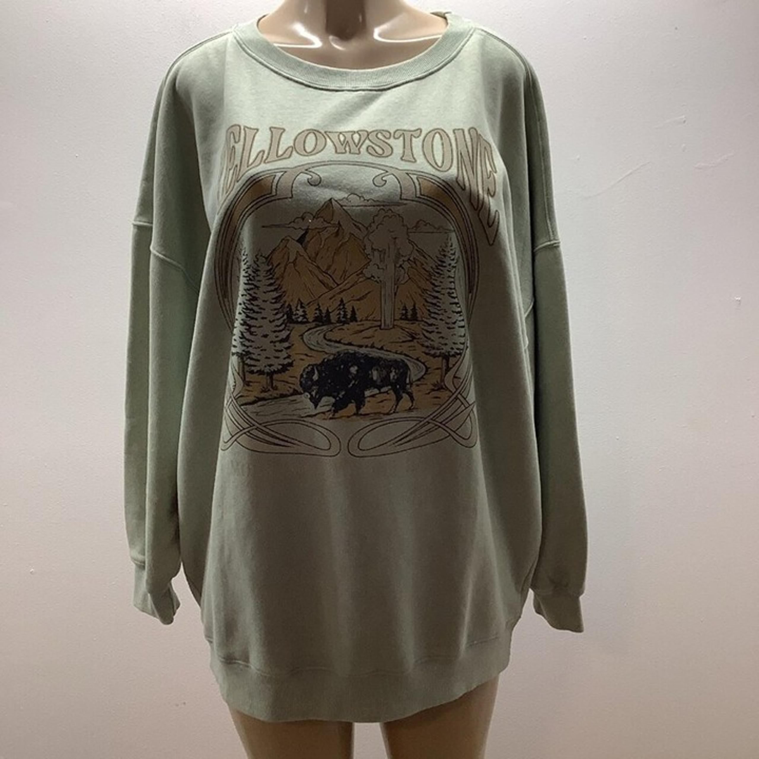 Mighty Fine Yellowstone Size Large Montana Wyoming Idaho Sweatshirt. New