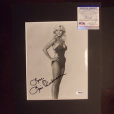 LONI ANDERSON HAND SIGNED BLACK AND WHITE 8X10 IN 11X14 MATTING AUTO PSA