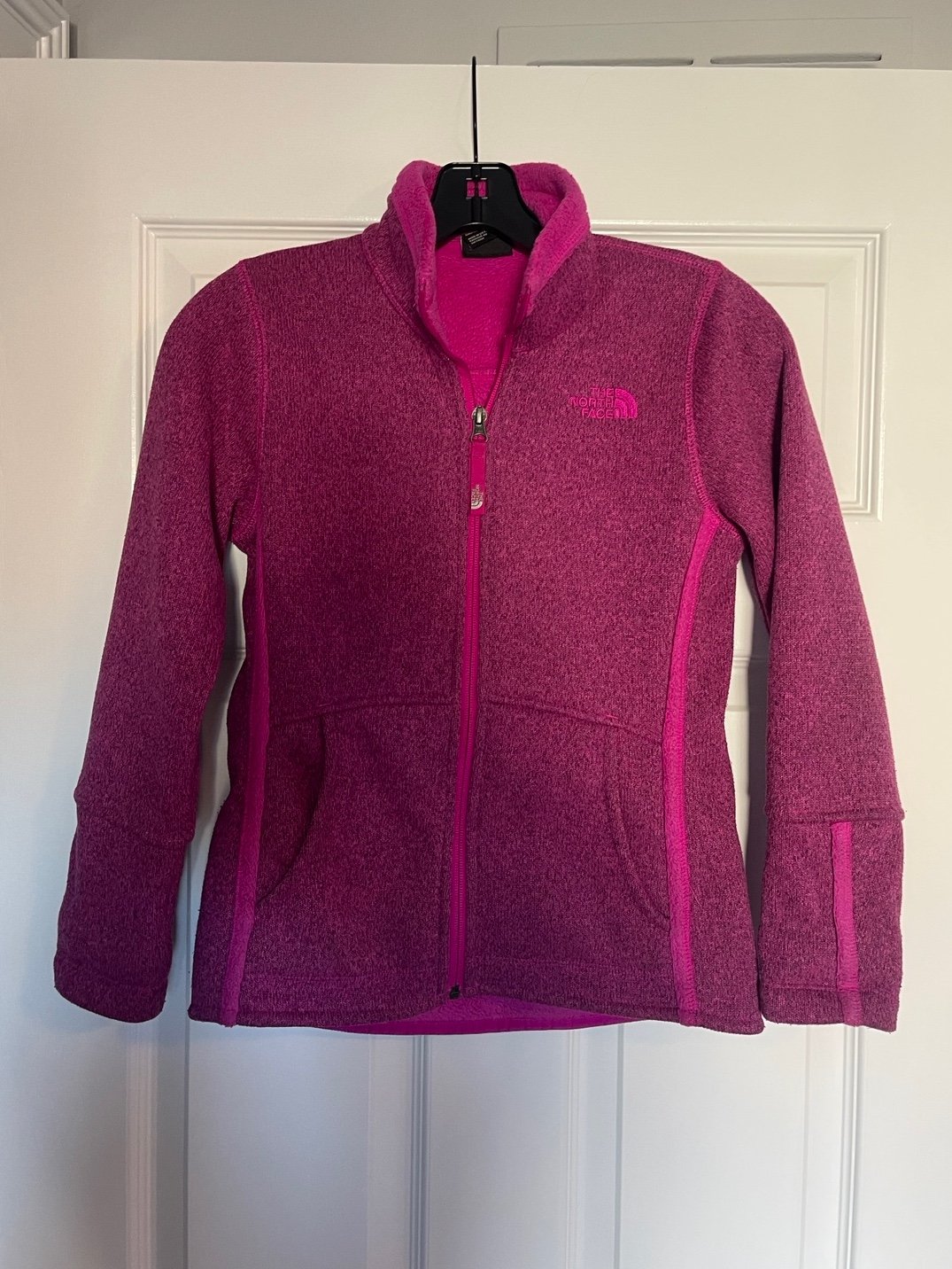 North face girls jacket/zip up. Girls size medium 10–12.