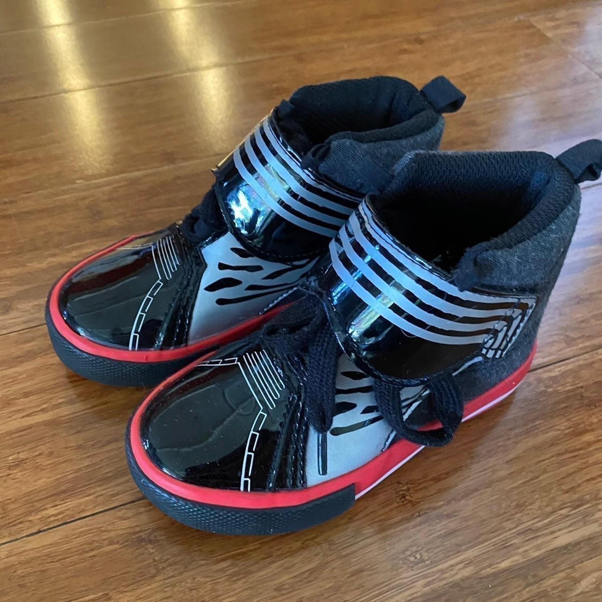 Disney Star Wars Patent Toddler Shoes Size 8K   C