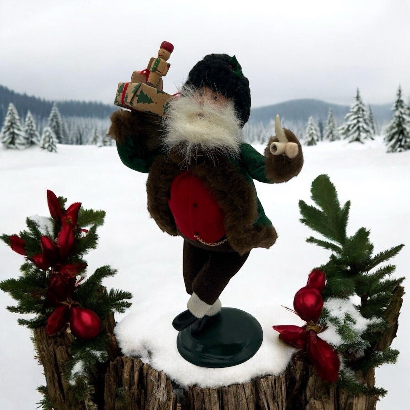 VTG 1996 Byers Choice Knickerbocker Santa Caroler with Sack of Gifts Pipe Xmas