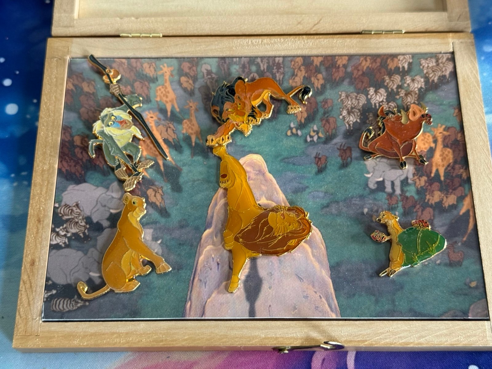 Disney Pins lion king with original wood box